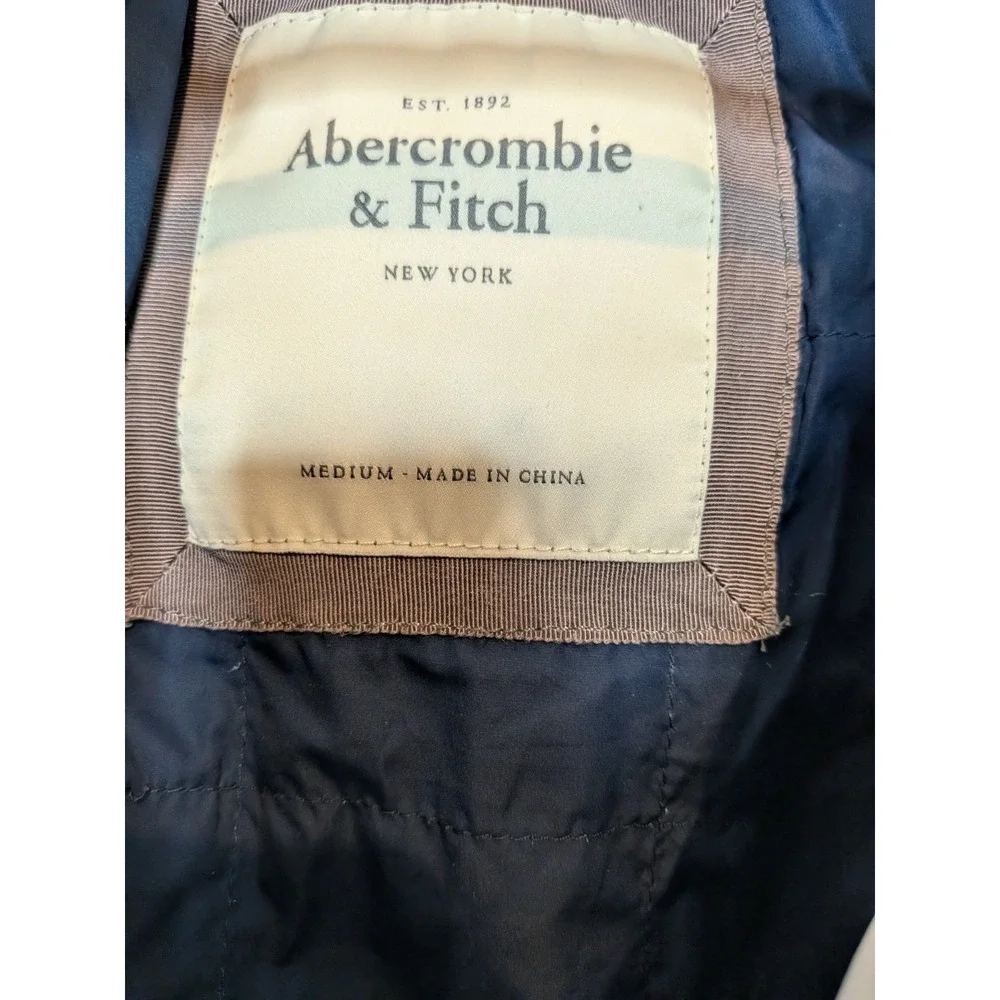 Vintage Y2K Abercrombie & Fitch White Preppy Short Puffer Jacket Medium Ski Coat